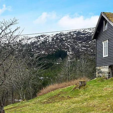 Secluded Mountain Retreat-by Traum * Vassenden