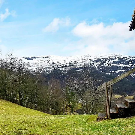 Secluded Mountain Retreat-by Traum Semesterbostad Vassenden