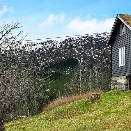 Secluded Mountain Retreat-by Traum * Vassenden