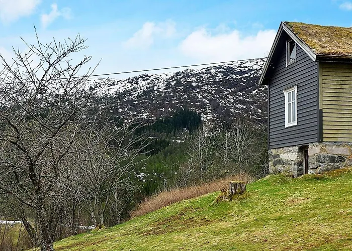 Secluded Mountain Retreat-by Traum * Vassenden