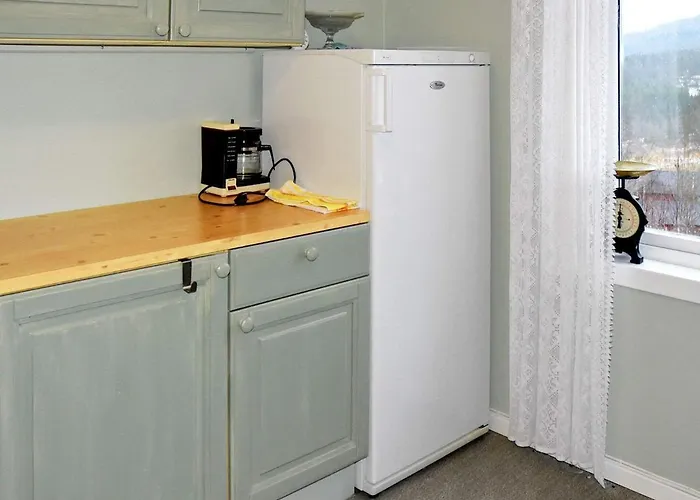 Secluded Mountain Retreat-by Traum